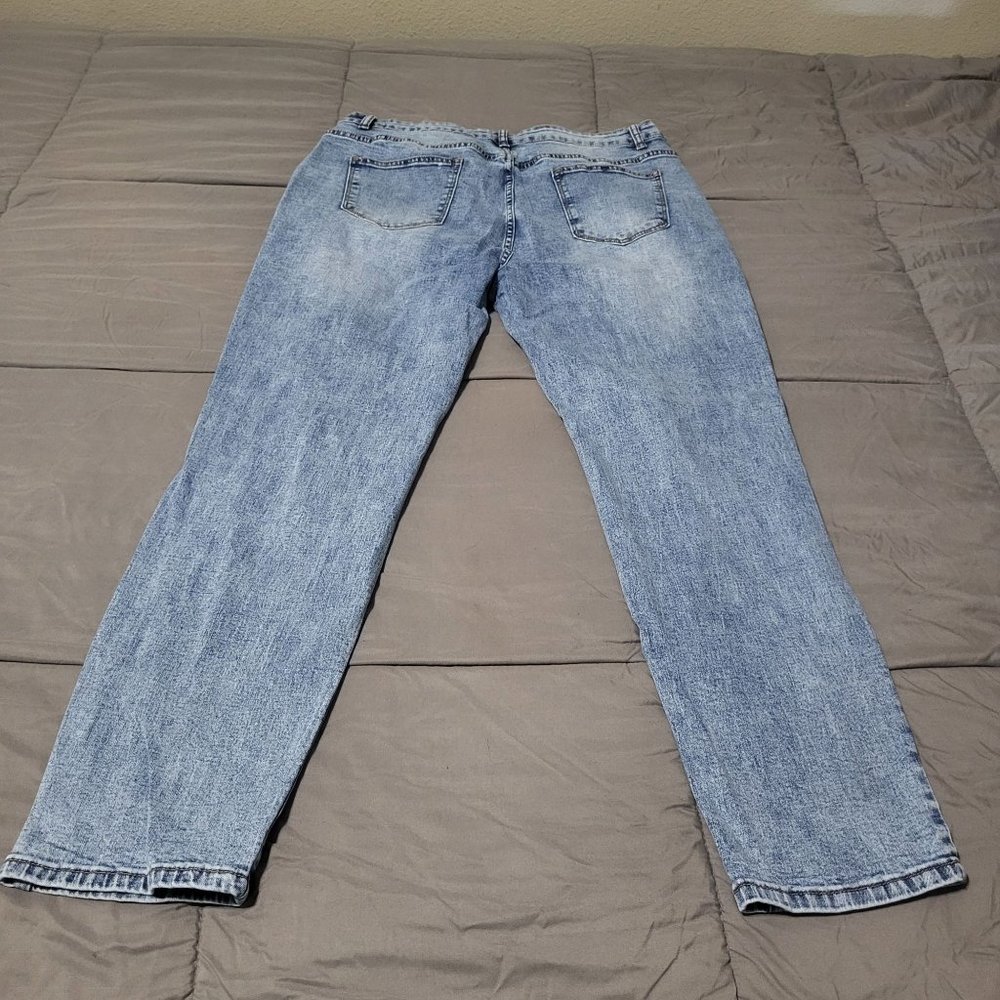 Holiday Snowman & Snowflake Women's Medium Wash Jeans, Size 18 - Picture 5 of 9